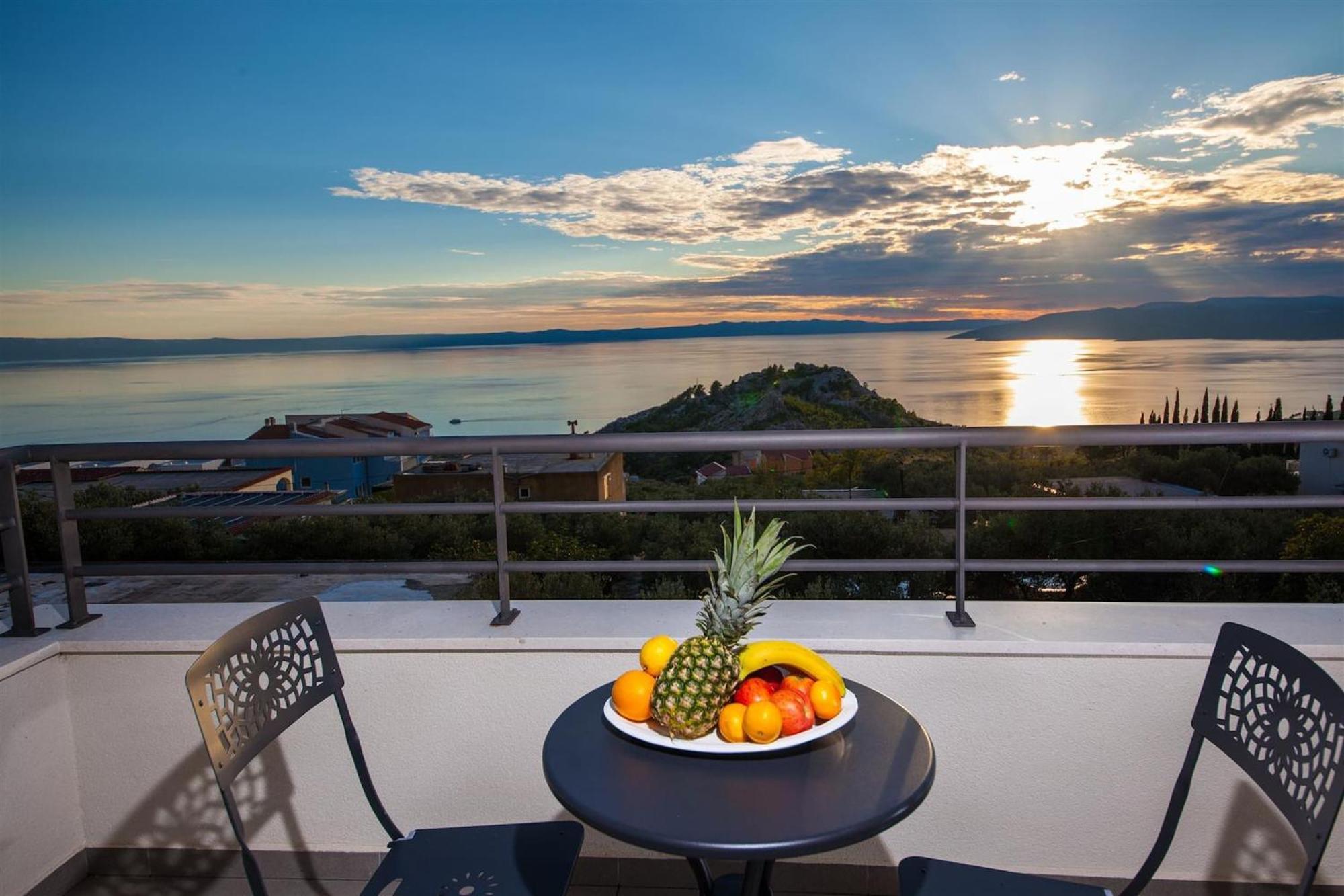 Villa Blue With Pool And Sea View