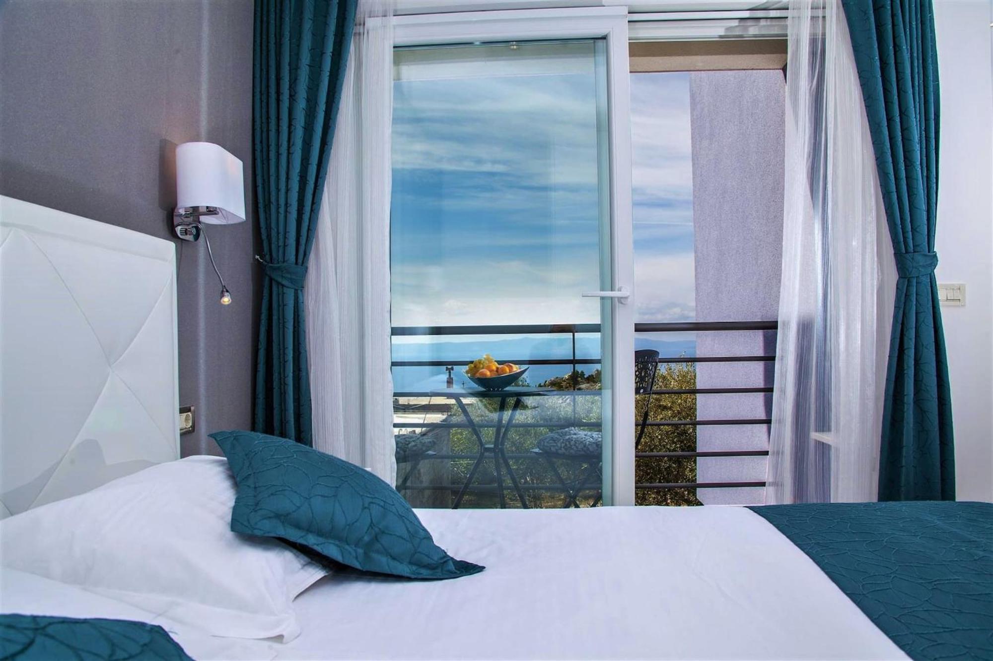 Blue With Pool And Sea View Villa Makarska