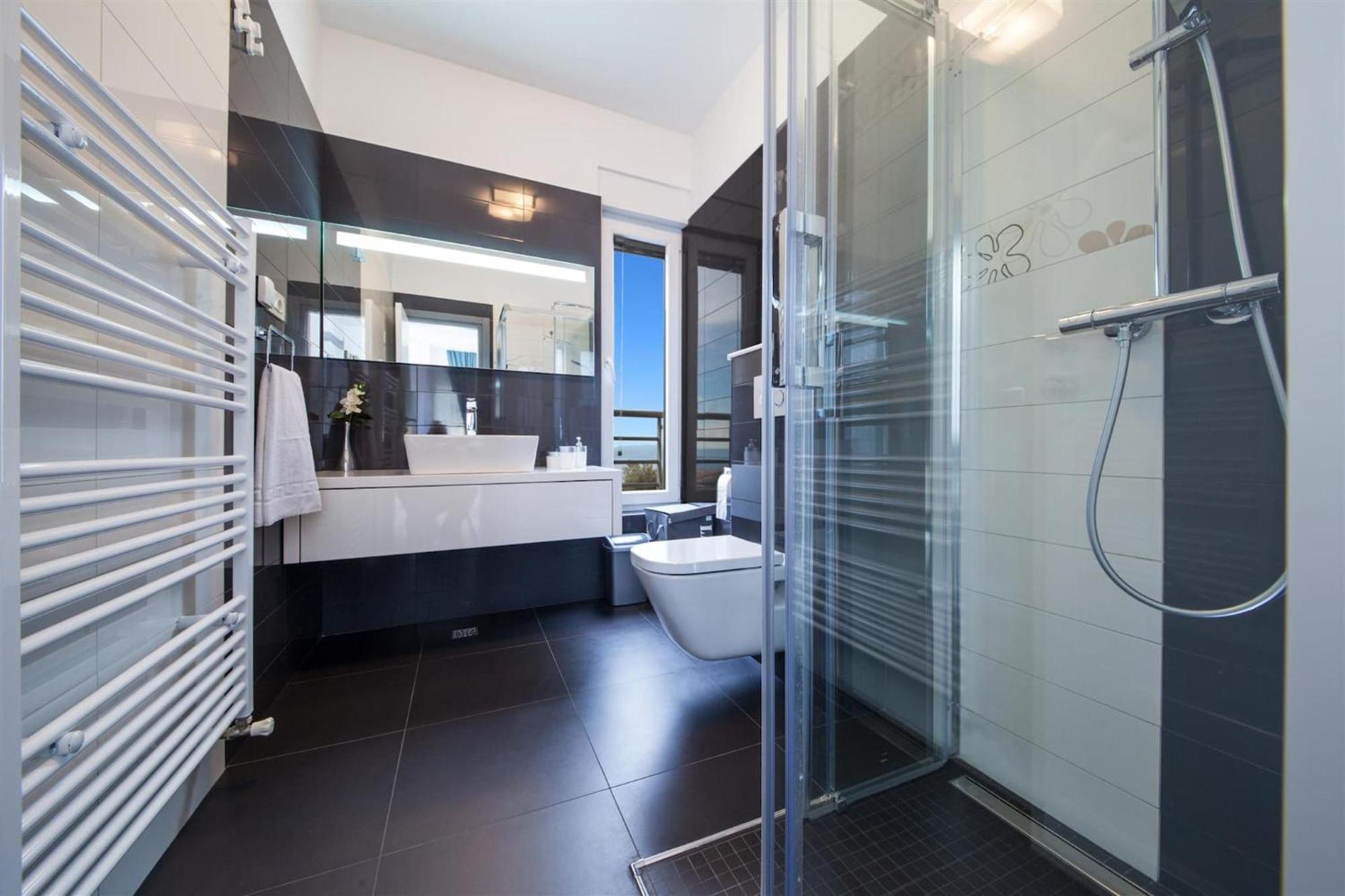 Villa Blue With Pool And Sea View